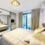 Constantino 6 Apartments